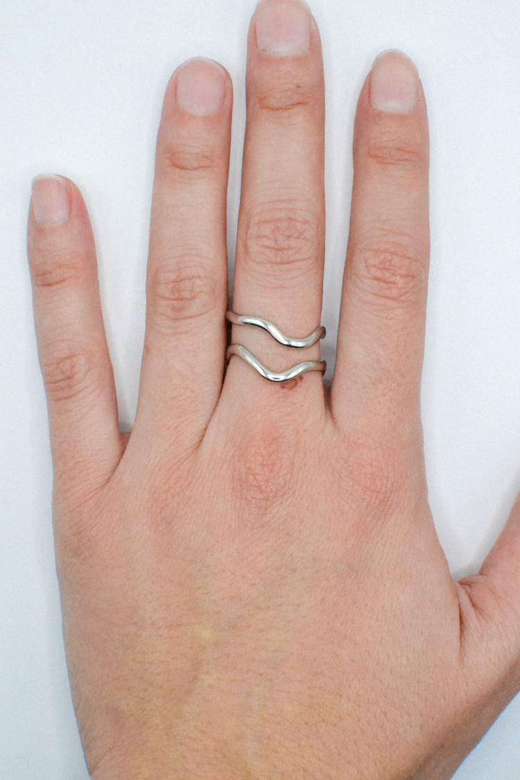 Photo du bijoux :  Bague Moderne Ajustable en Acier Inoxydable – Design Fluide #3