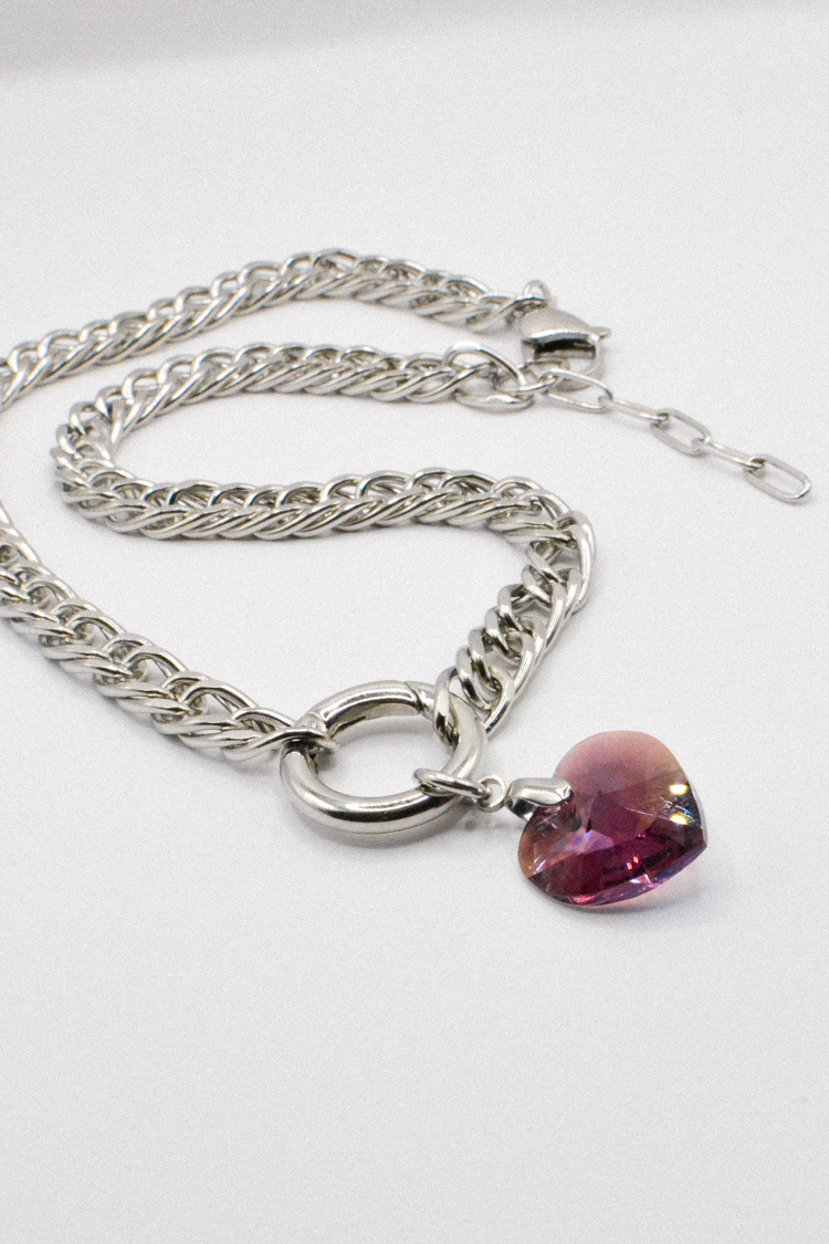 Photo du bijoux :  Collier chaîne maille gourmette limée et coeur PureCrystal violet #1