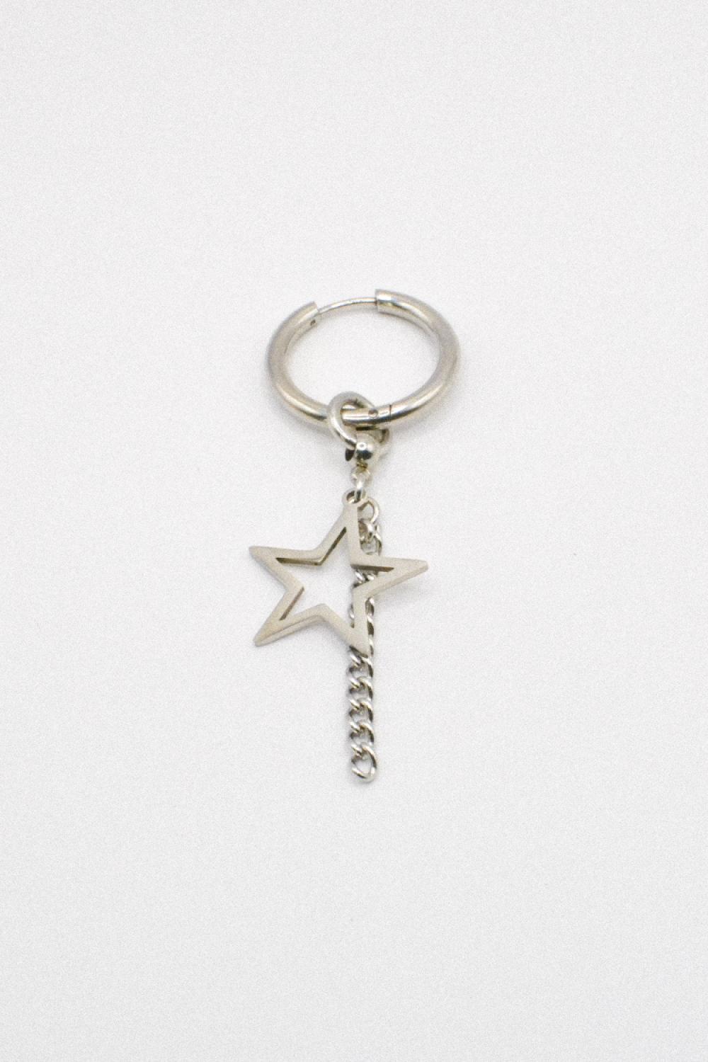 Photo du bijoux :  Mono Boucle d'Oreille en Acier Inoxydable avec Chaîne et Étoile Ajourée #3