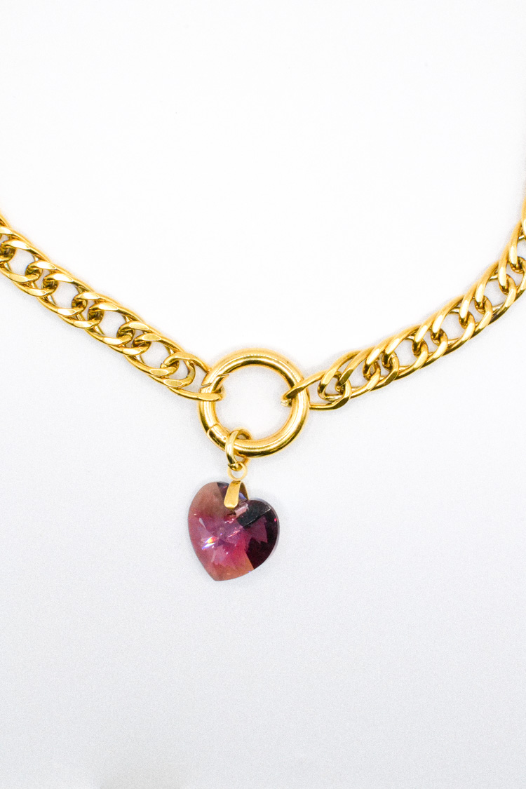 Photo du bijoux :  Collier chaîne maille gourmette limée dorée et coeur PureCrystal violet #3