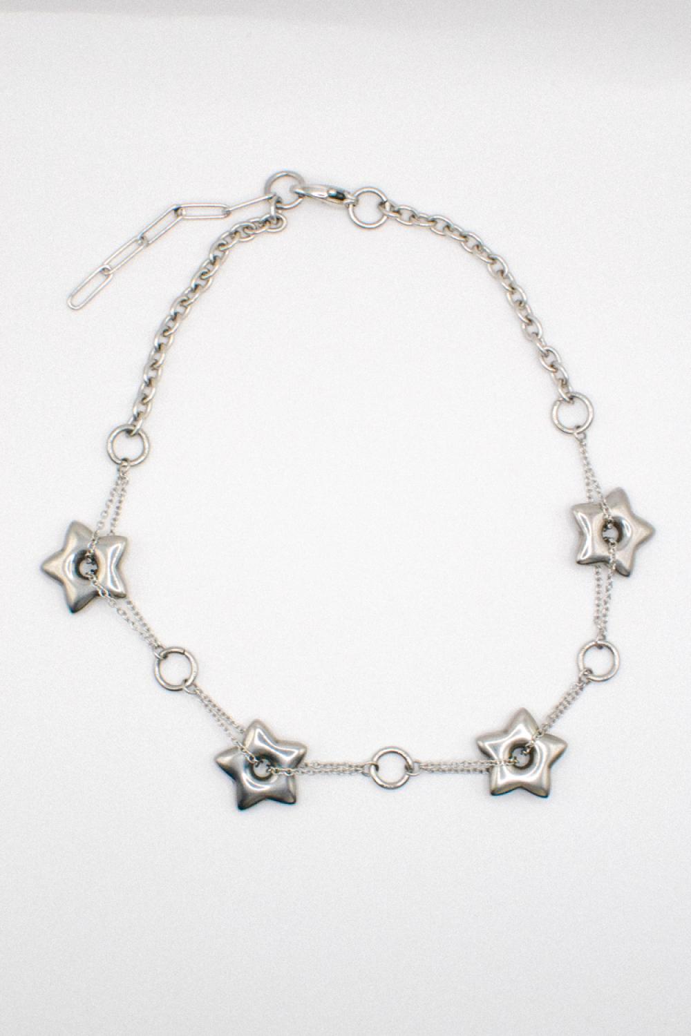 Photo du bijoux :  Collier Ras de Cou Étoiles Argentées #1
