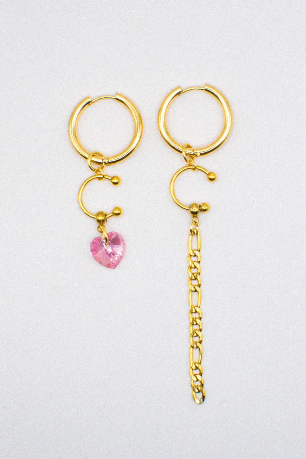 Photo du bijoux :  Boucles d’oreilles “Léna” – Cœur Rose & Chaîne Dorée #1