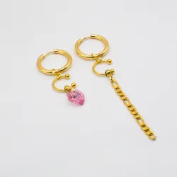 Miniature du produit Boucles d’oreilles “Léna” – Cœur Rose & Chaîne Dorée #2
