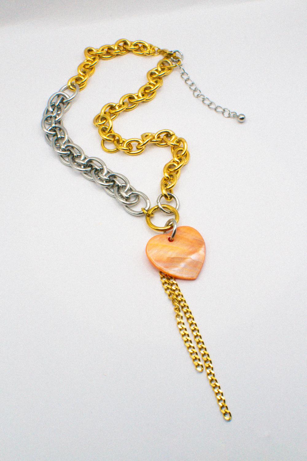 Photo du bijoux :  Collier “Solène” – Cœur Nacré & Chaînes Bicolores #1