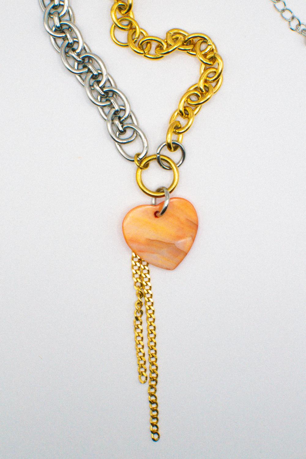 Photo du bijoux :  Collier “Solène” – Cœur Nacré & Chaînes Bicolores #2