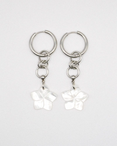 Miniature du produit Boucles d’oreilles “Vahi” – Fleurs en nacre et acier inoxydable #1