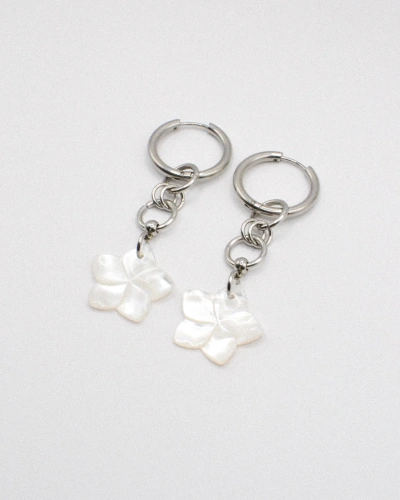 Miniature du produit Boucles d’oreilles “Vahi” – Fleurs en nacre et acier inoxydable #2