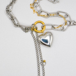 Photo du bijoux : Collier “Lowkey Love” – Cœur chromé & maillons mixtes
