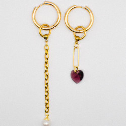 Photo du bijoux :  Boucles d’oreilles asymétriques « Goldrush » - Acier inoxydable doré, cœur en cristal et perle