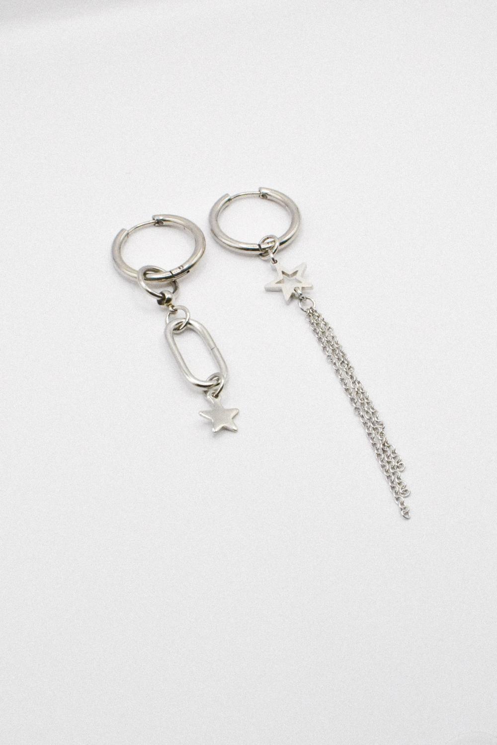 Photo du bijoux :  Boucles d'oreilles "Night Shift" - asymétriques argentées  #3