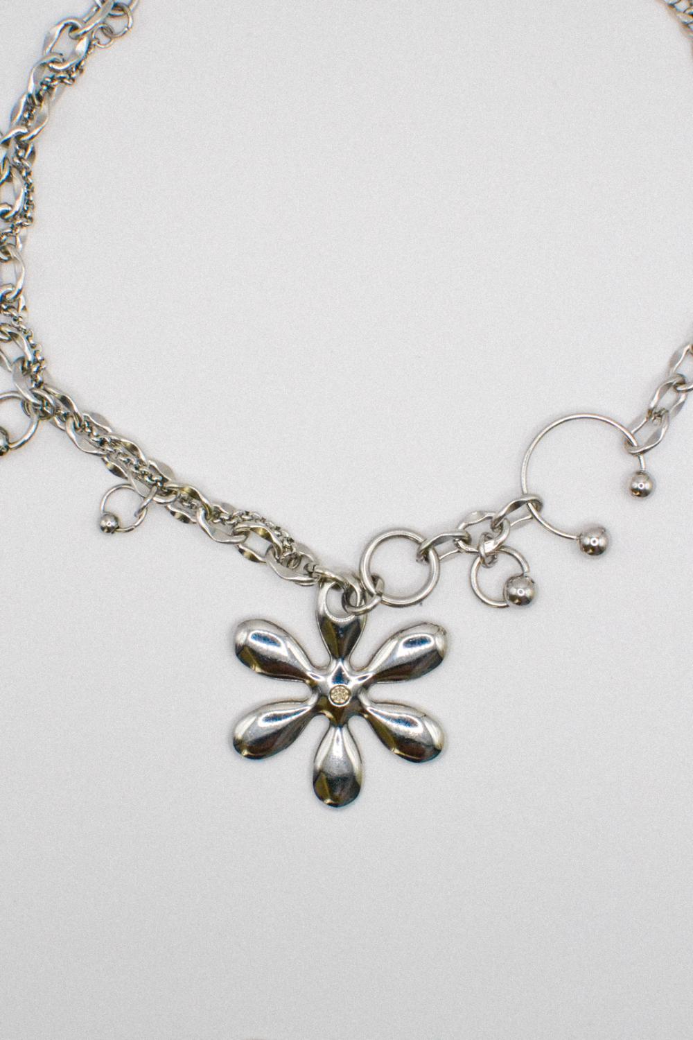 Photo du bijoux :  Collier « Bad Bloom » - pendentif upcyclé #3
