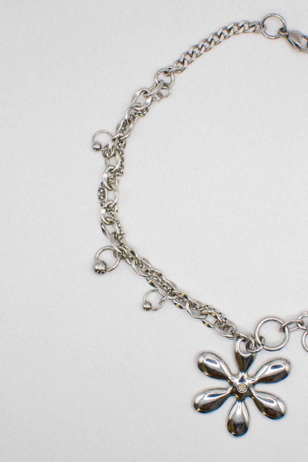 Photo du bijoux :  Collier « Bad Bloom » - pendentif upcyclé #4