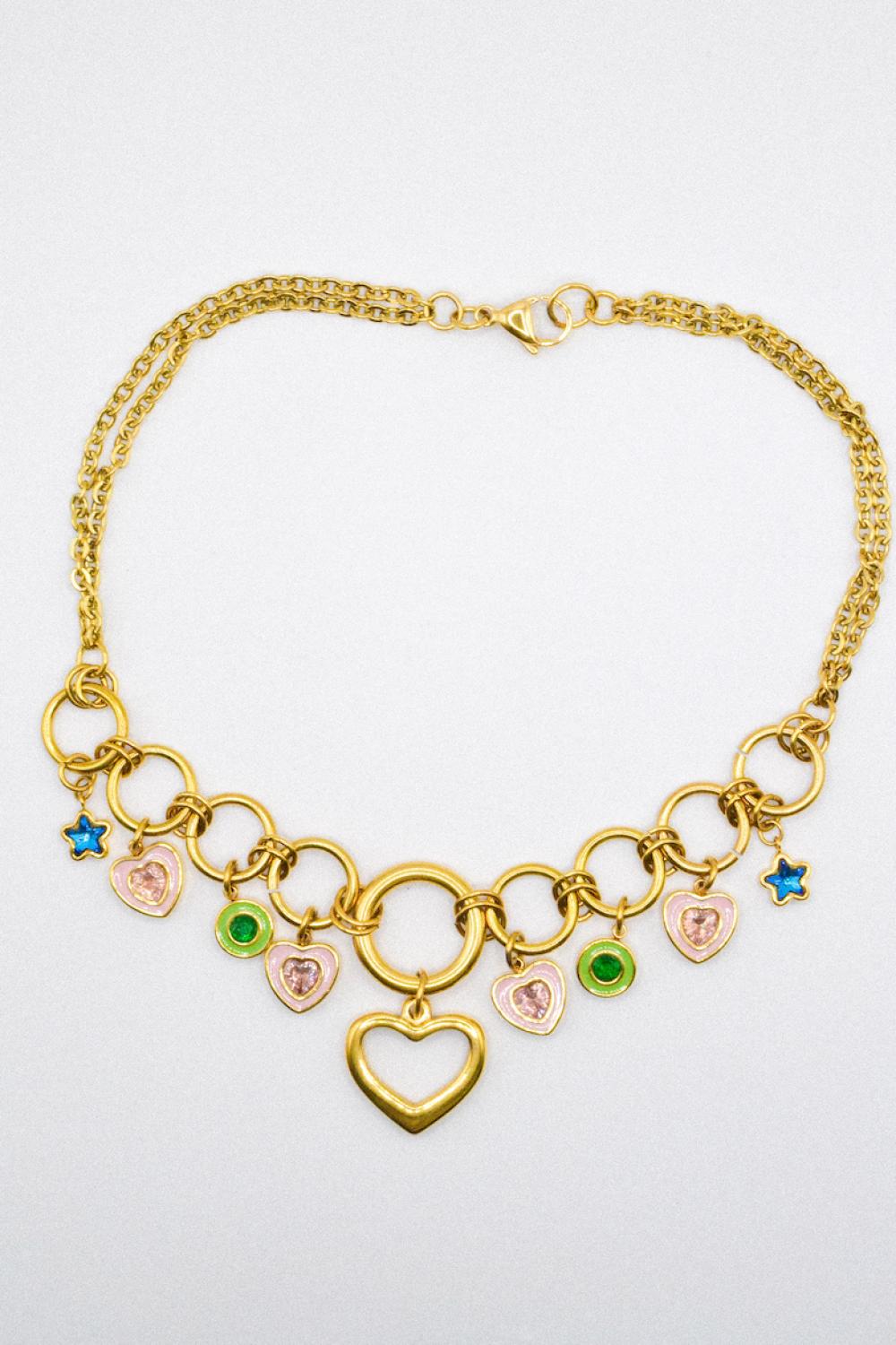 Photo du bijoux :  Collier “Lucky Hearts” – Chaîne dorée et charms cœurs & étoiles #2
