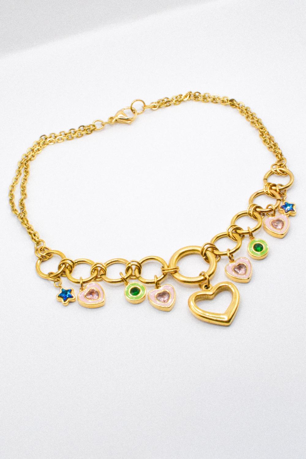 Photo du bijoux :  Collier “Lucky Hearts” – Chaîne dorée et charms cœurs & étoiles #3