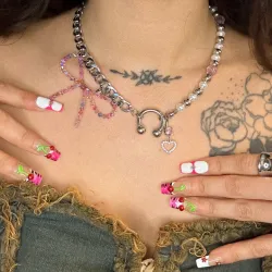 Miniature du produit Collier “Kitty Chain” – Chaîne argentée, perles et cœur rose - Pièce unique perles upcyclées #6